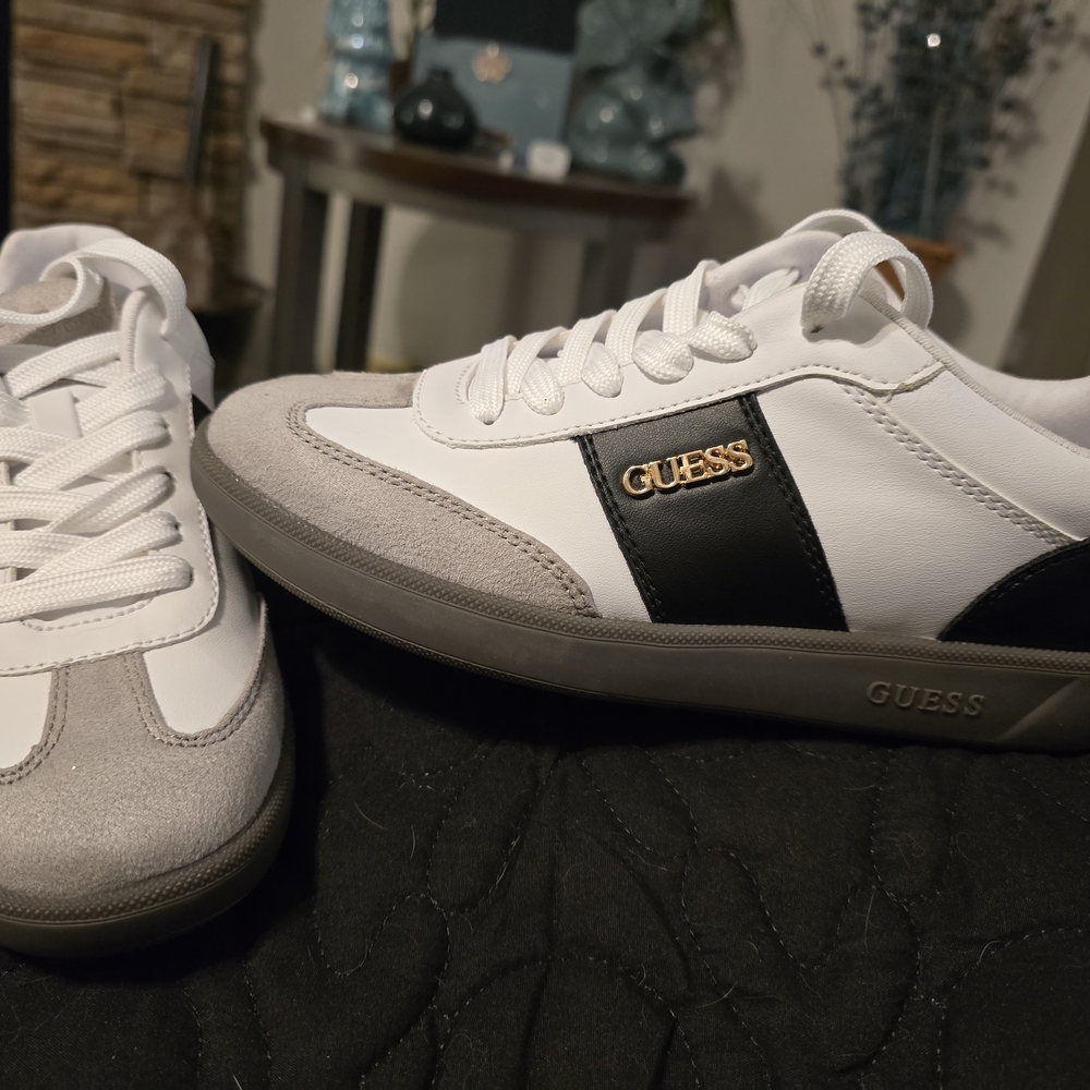 GUESS Striped Perlara Low Top Sneakers